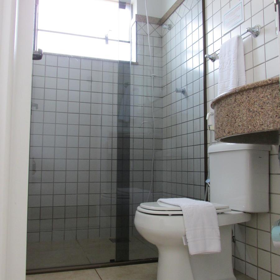 Holambra Garden Hotel Exteriér fotografie Bathroom with a shower enclosure