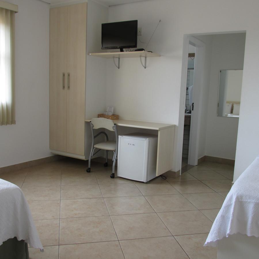 Holambra Garden Hotel Exteriér fotografie A typical room at the hostel